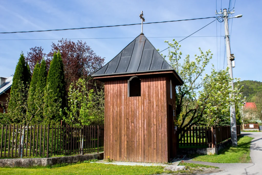 Drevená zvonica v Kňazovej Lehote
