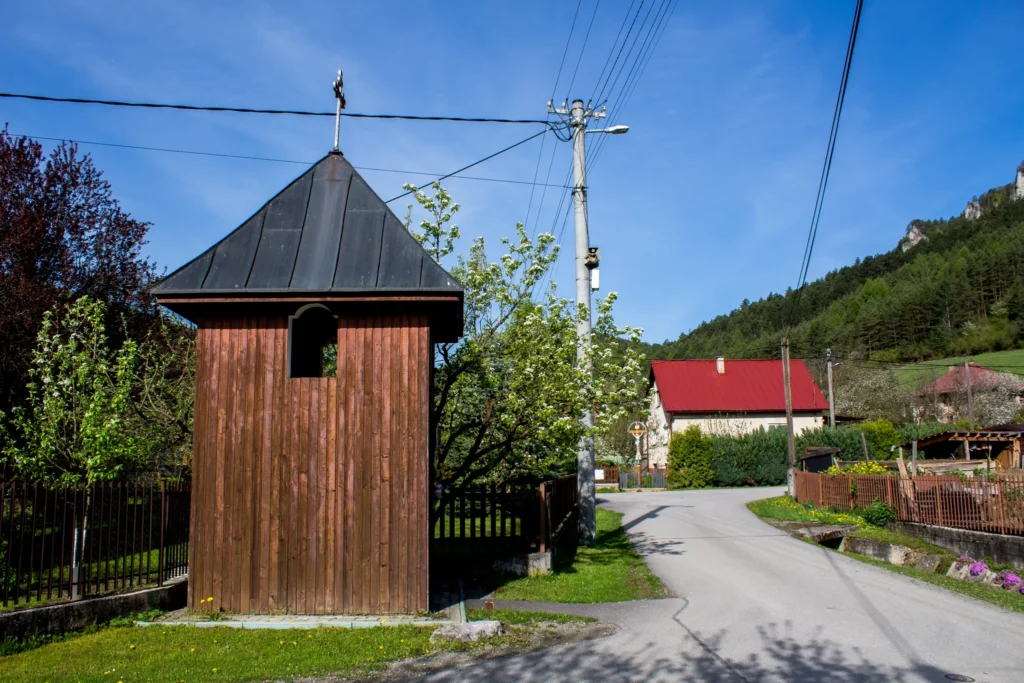 Drevená zvonica v Kňazovej Lehote