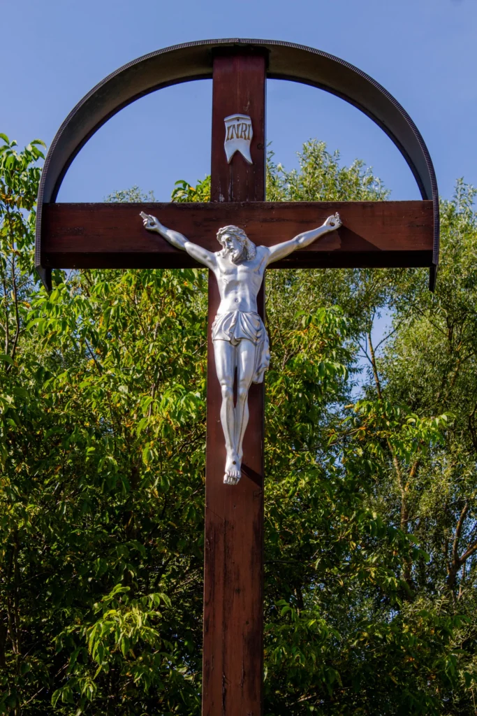 Kríž pri detskom ihrisku v Ilovom