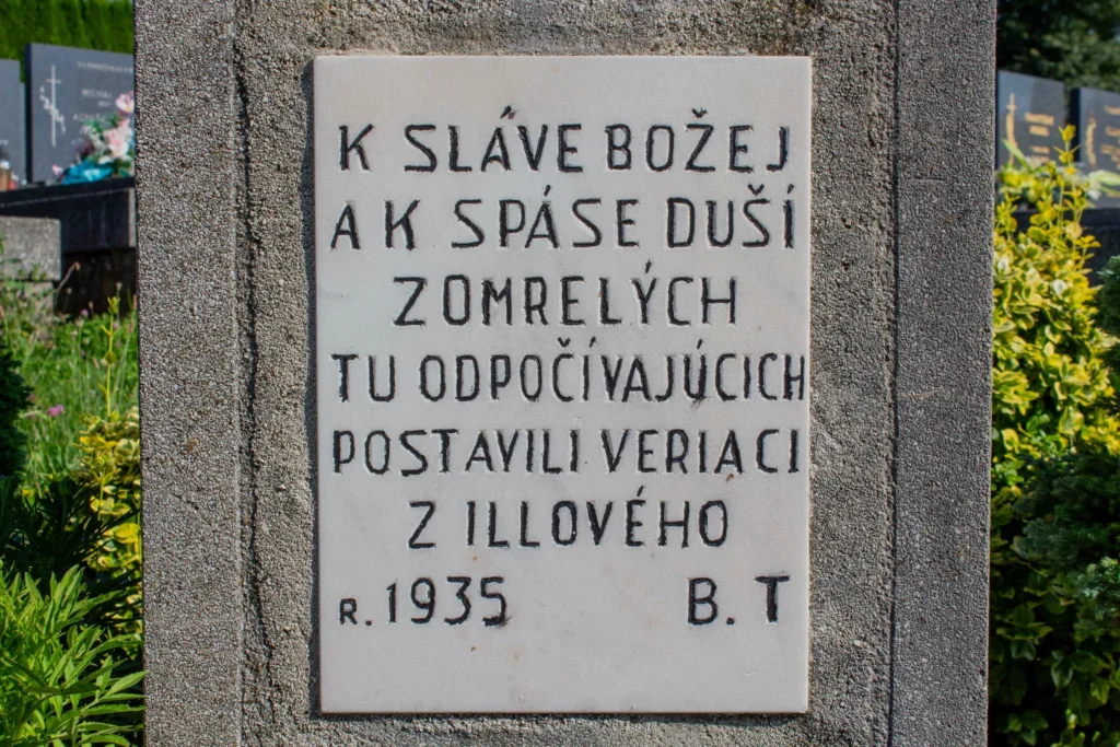 Kríž na cintoríne v Ilovom