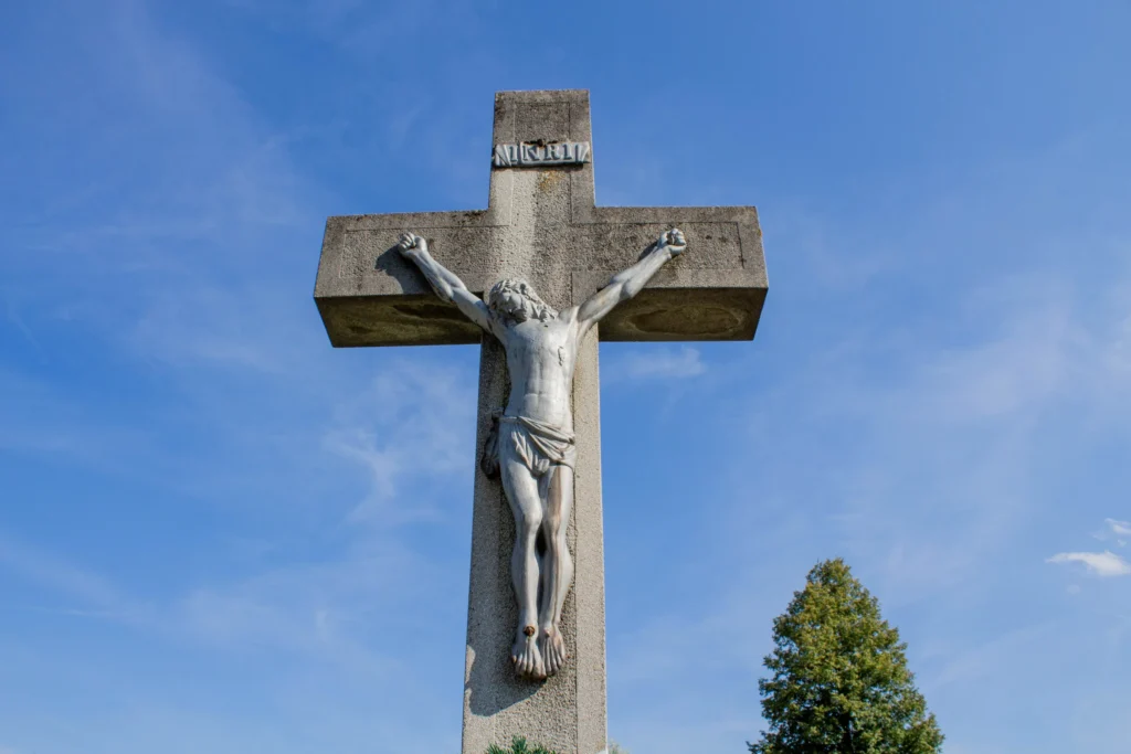 Kríž na cintoríne v Ilovom