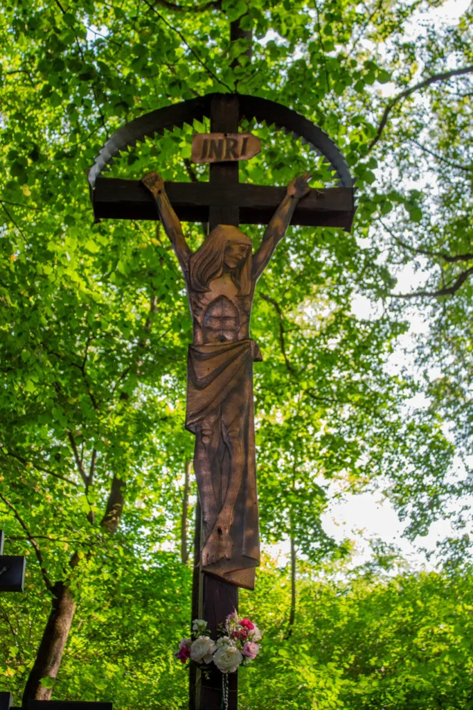 Kríž na starom cintoríne v Ilovom