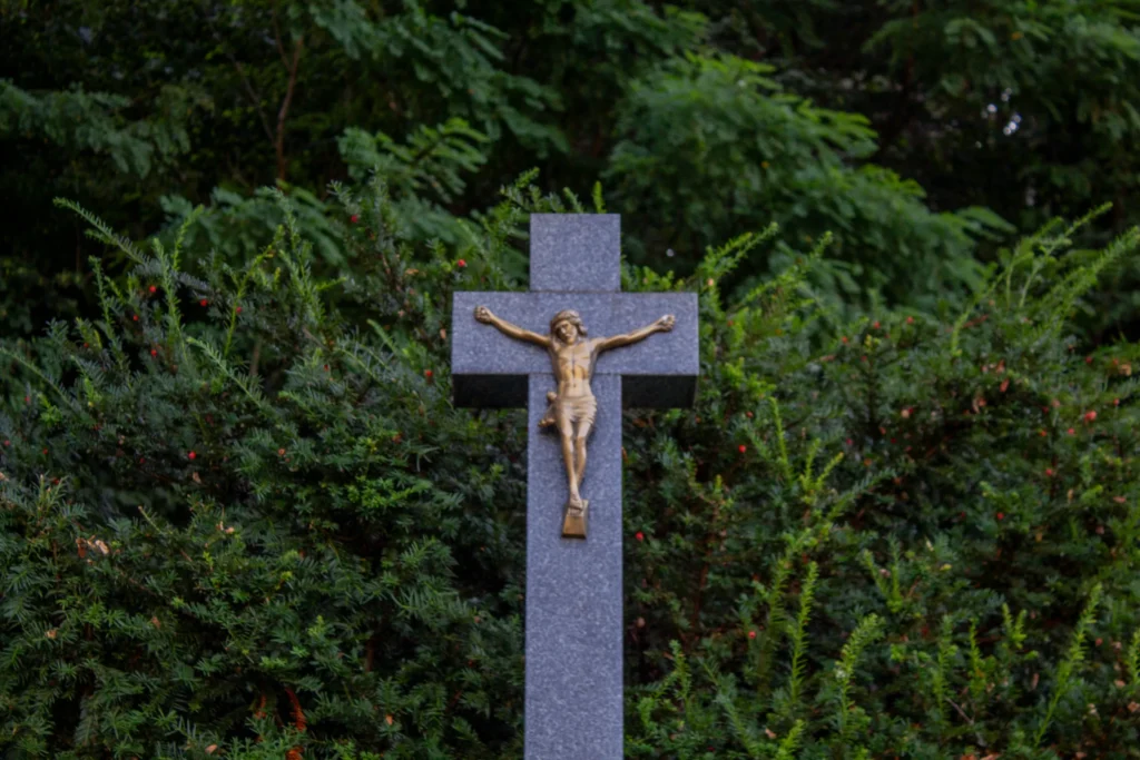 Kríž na cintoríne v Lietavskej Lúčke