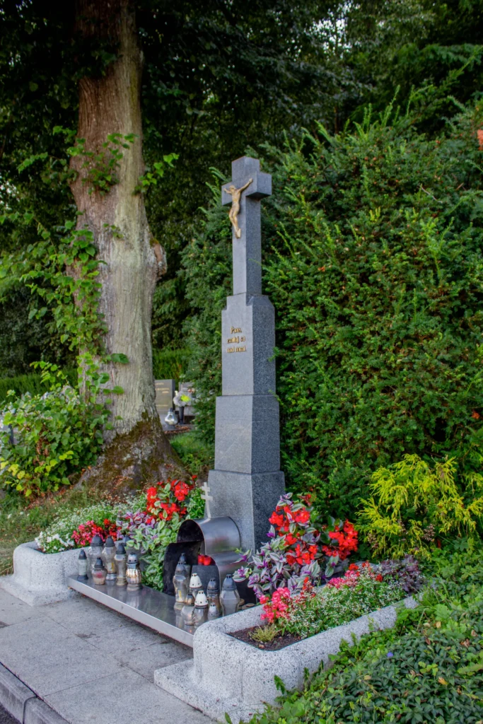 Kríž na cintoríne v Lietavskej Lúčke