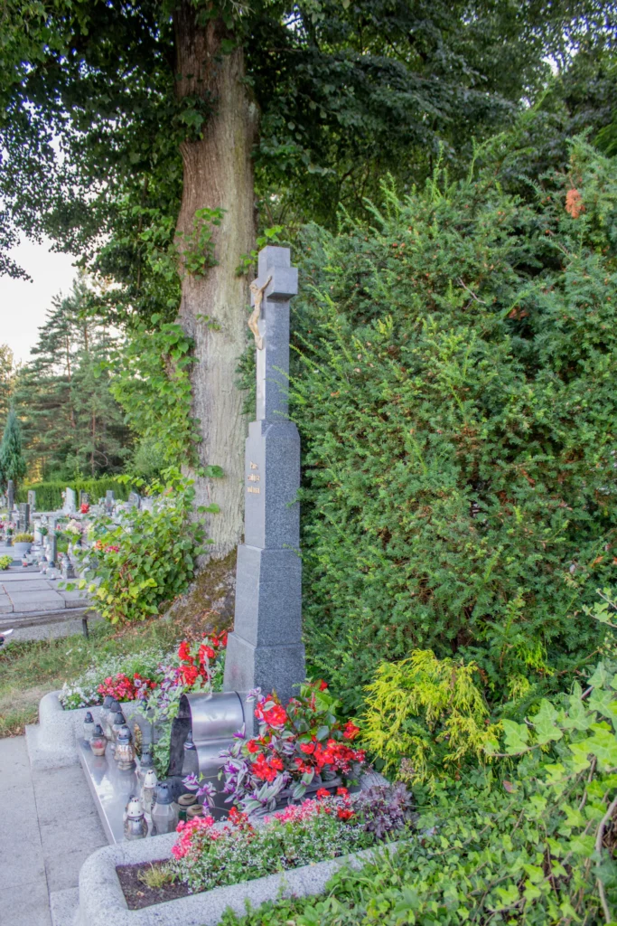 Kríž na cintoríne v Lietavskej Lúčke