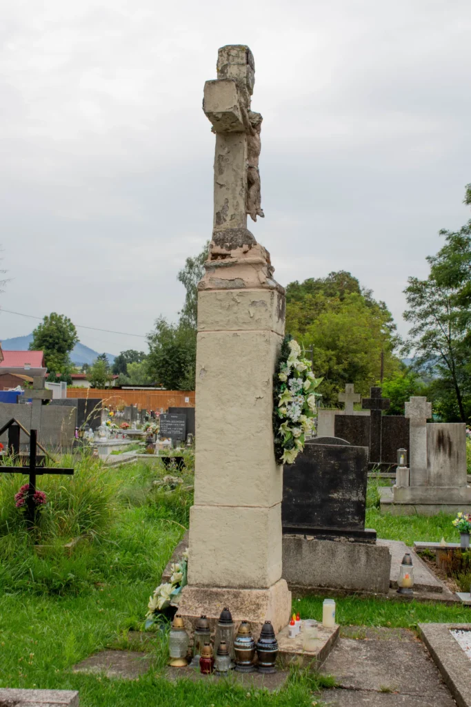 Kríž na evanjelickom cintoríne v Bytčici