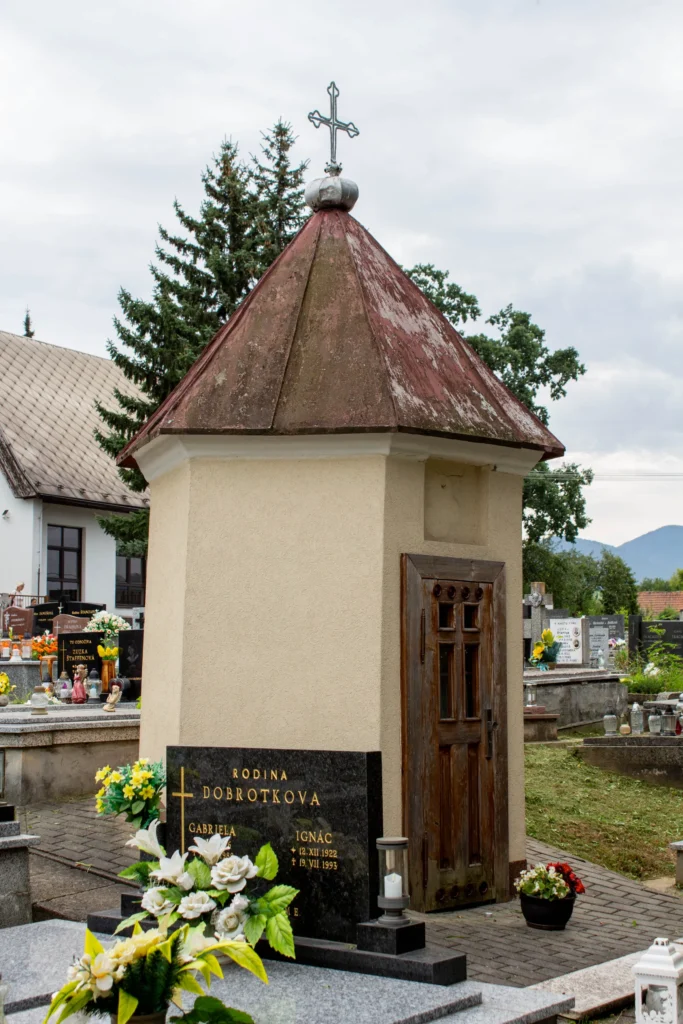 Kaplnka na katolíckom cintoríne v Bytčici