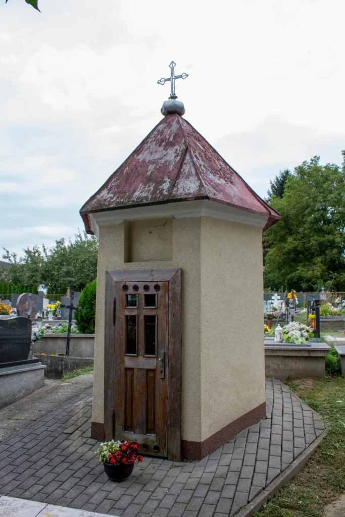 Kaplnka na katolíckom cintoríne v Bytčici