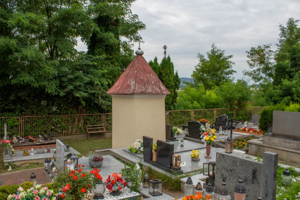 Kaplnka na katolíckom cintoríne v Bytčici