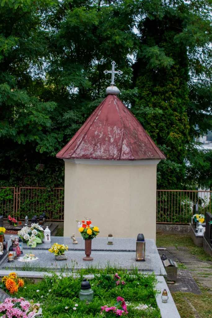 Kaplnka na katolíckom cintoríne v Bytčici