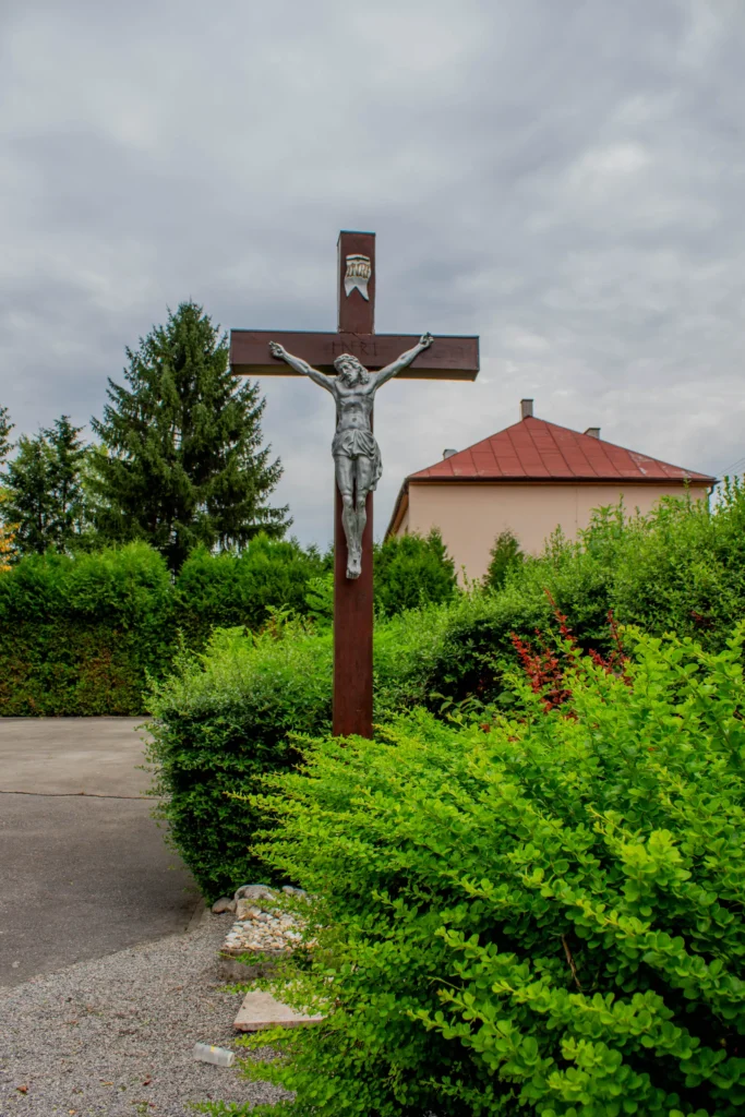 Kríž pri katolíckom cintoríne v Bytčici