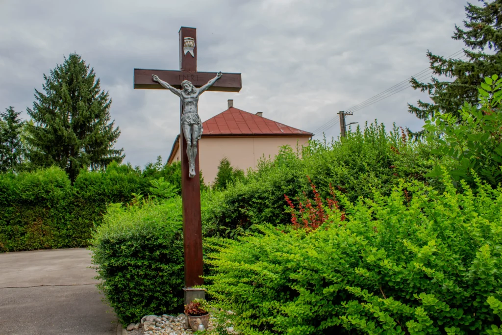 Kríž pri katolíckom cintoríne v Bytčici