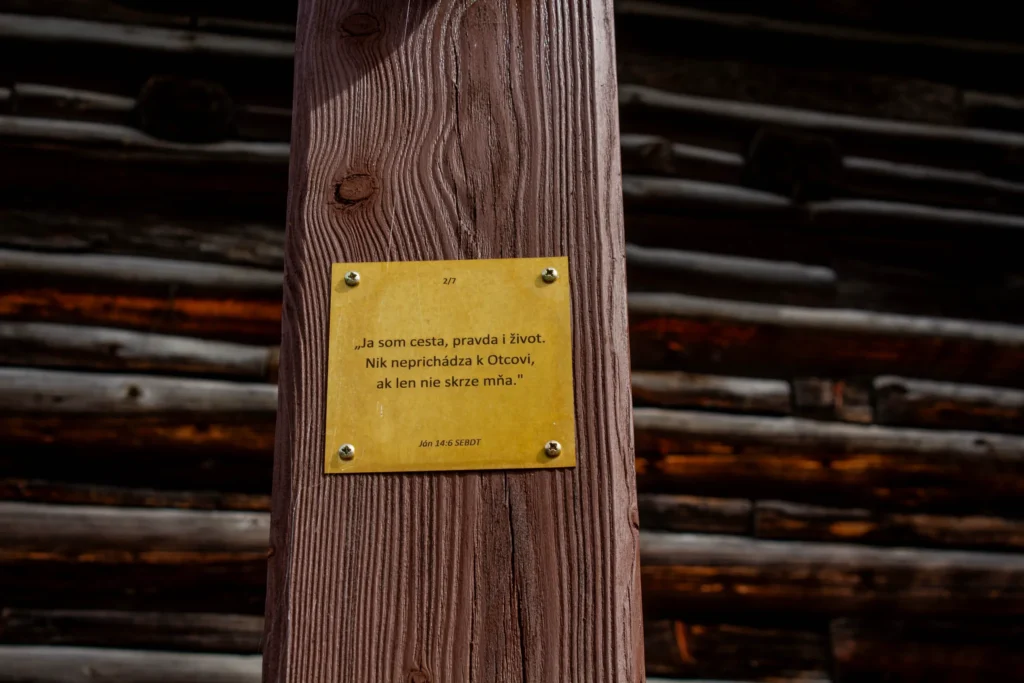 Kríž smerom na cintorín v Lietavskej Svinnej (pri Barčiakovej sýpke)