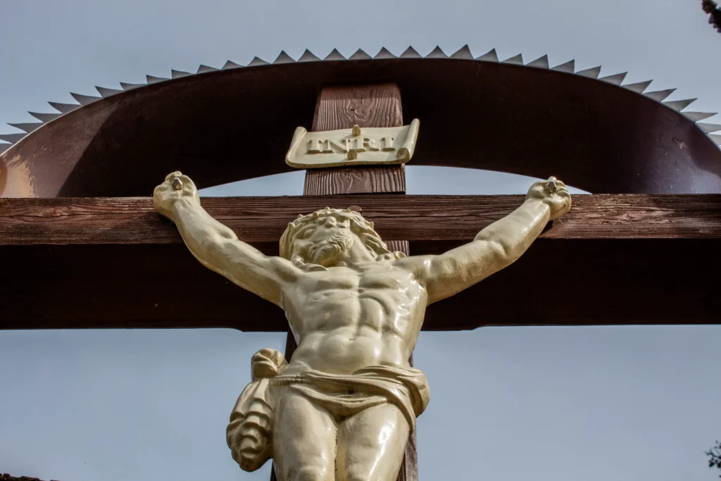 Kríž smerom na cintorín v Lietavskej Svinnej (pri Barčiakovej sýpke)