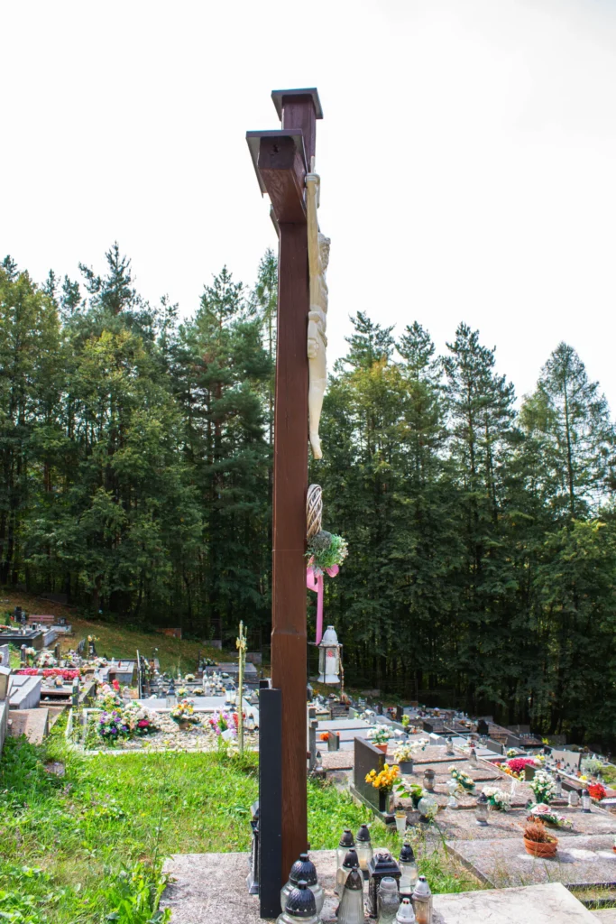 Kríž na cintoríne v Lietavskej Svinnej