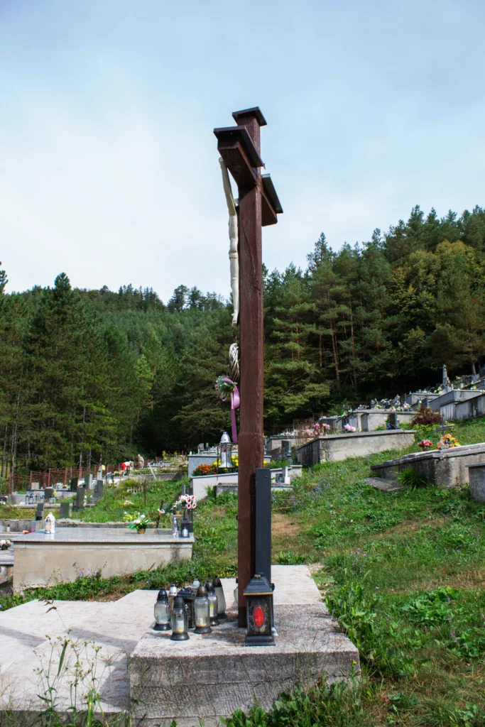 Kríž na cintoríne v Lietavskej Svinnej