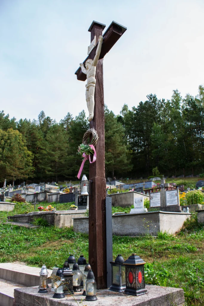 Kríž na cintoríne v Lietavskej Svinnej