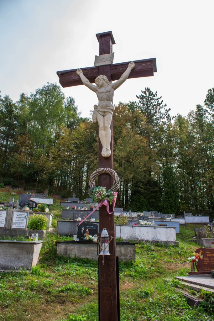 Kríž na cintoríne v Lietavskej Svinnej