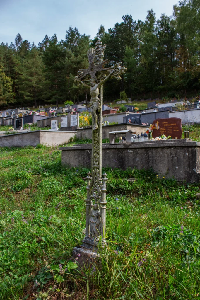 Kríž na cintoríne v Lietavskej Svinnej