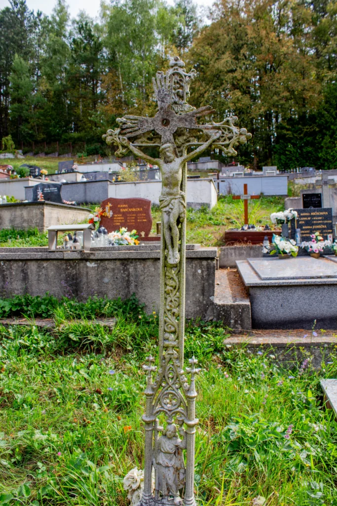 Kríž na cintoríne v Lietavskej Svinnej