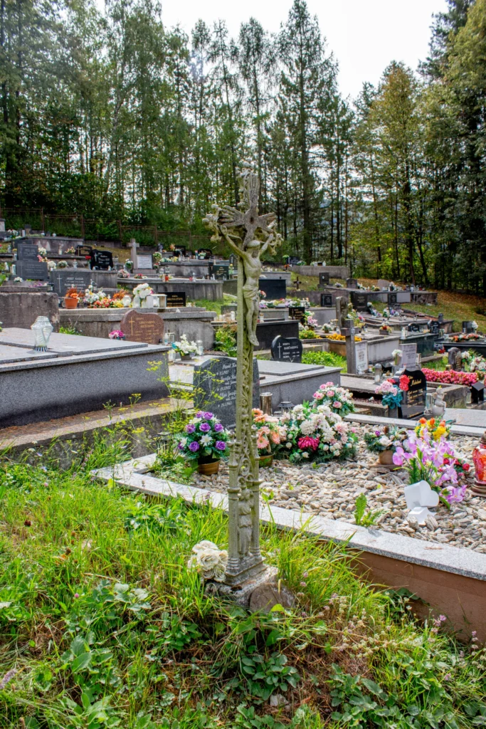 Kríž na cintoríne v Lietavskej Svinnej