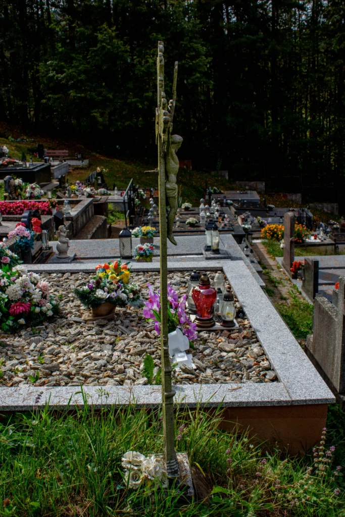 Kríž na cintoríne v Lietavskej Svinnej