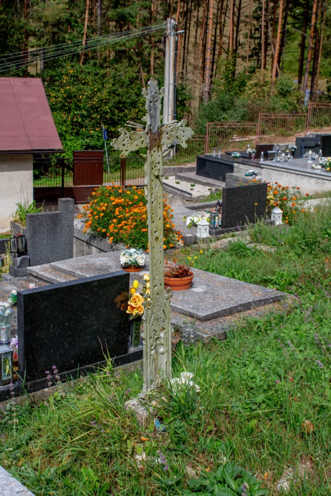 Kríž na cintoríne v Lietavskej Svinnej