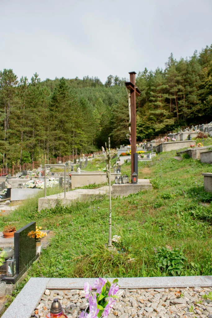 Kríž na cintoríne v Lietavskej Svinnej