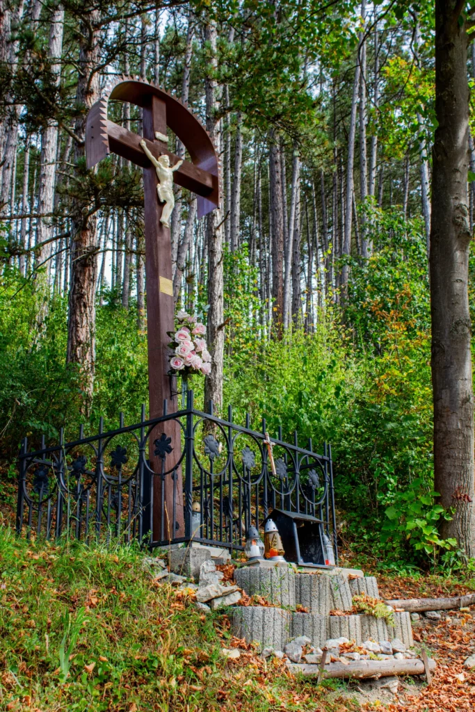 Kríž v Zámostí pri zastávke