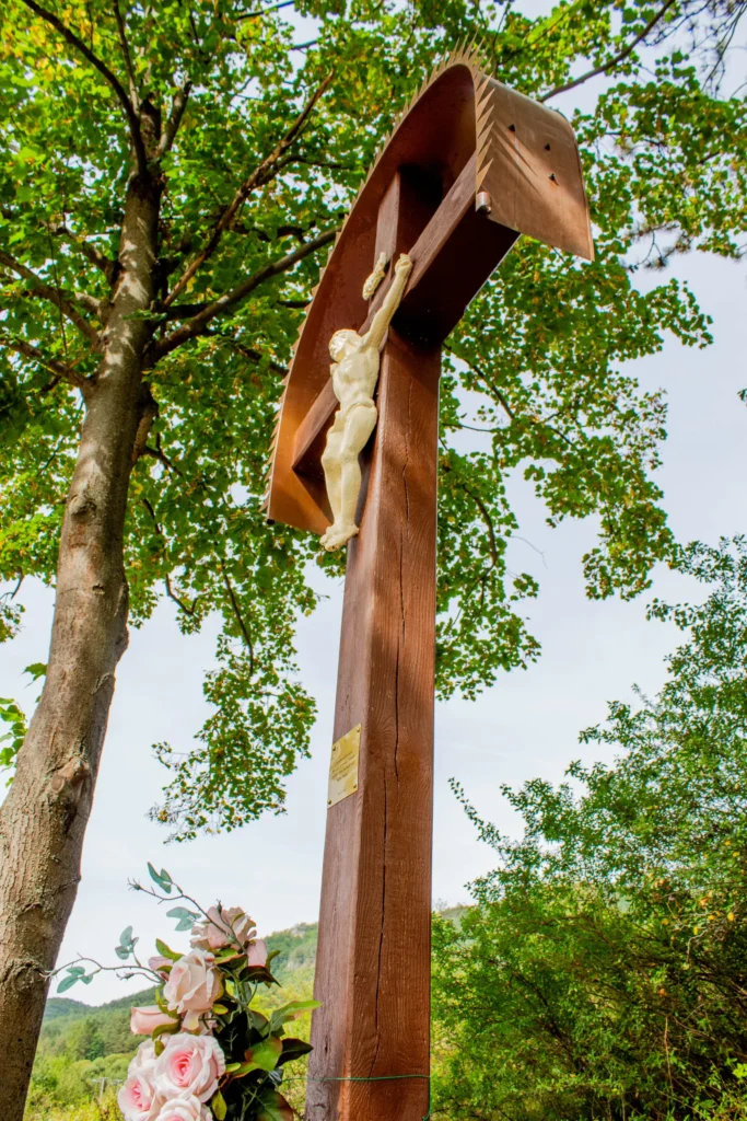 Kríž v Zámostí pri zastávke