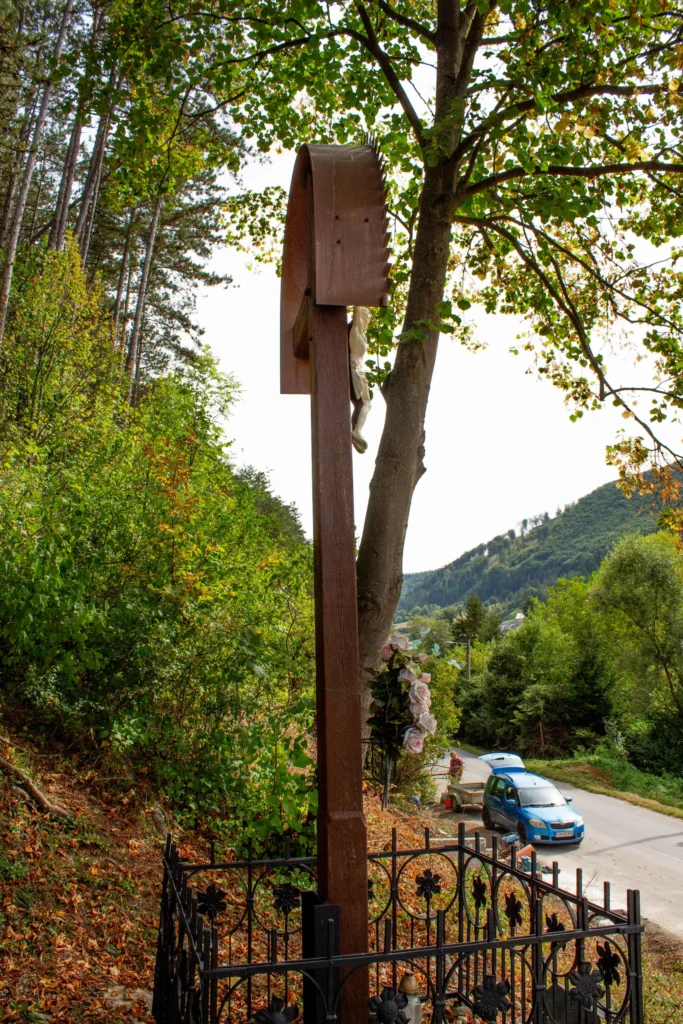 Kríž v Zámostí pri zastávke