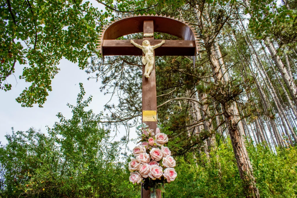 Kríž v Zámostí pri zastávke