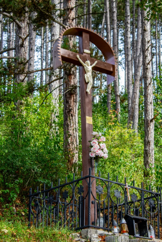 Kríž v Zámostí pri zastávke