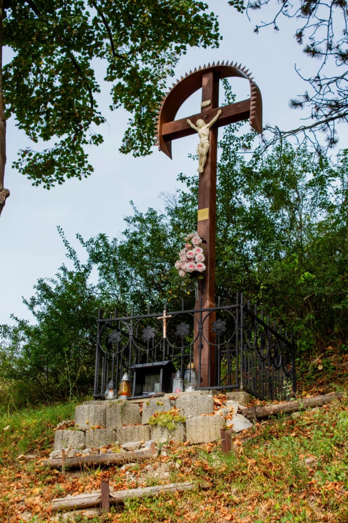 Kríž v Zámostí pri zastávke