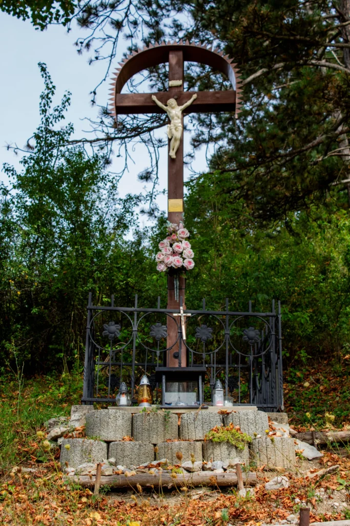 Kríž v Zámostí pri zastávke