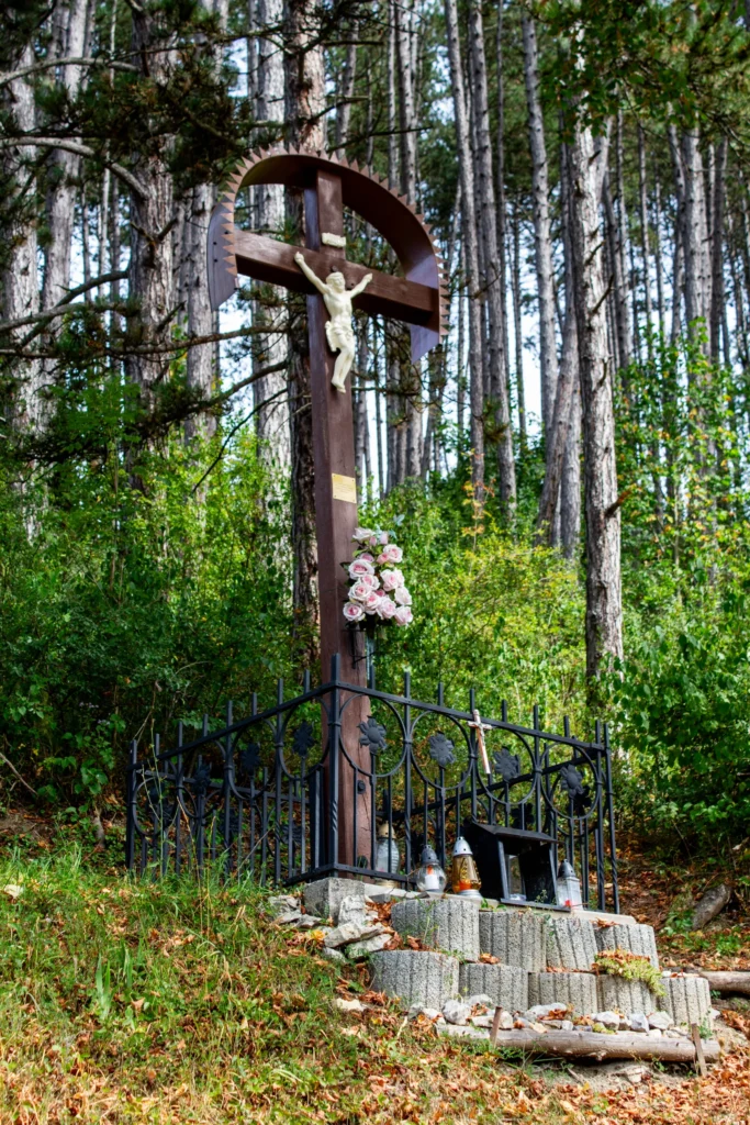 Kríž v Zámostí pri zastávke