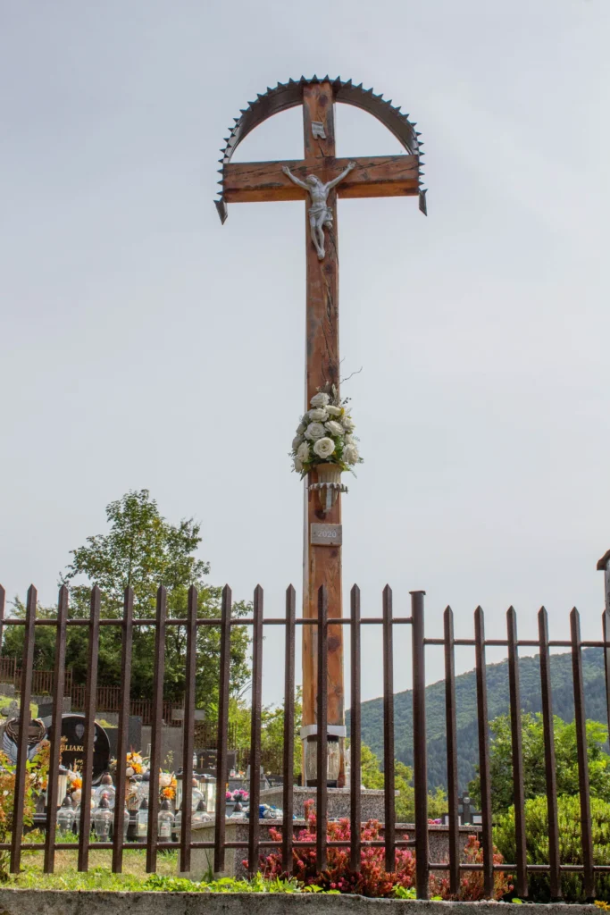 Kríž na cintoríne Kňazová Lehota