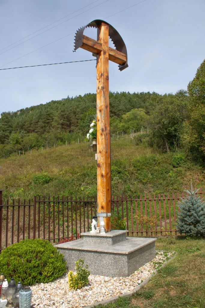 Kríž na cintoríne Kňazová Lehota