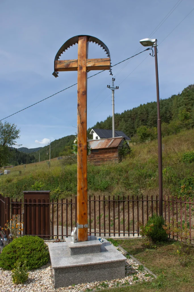 Kríž na cintoríne Kňazová Lehota