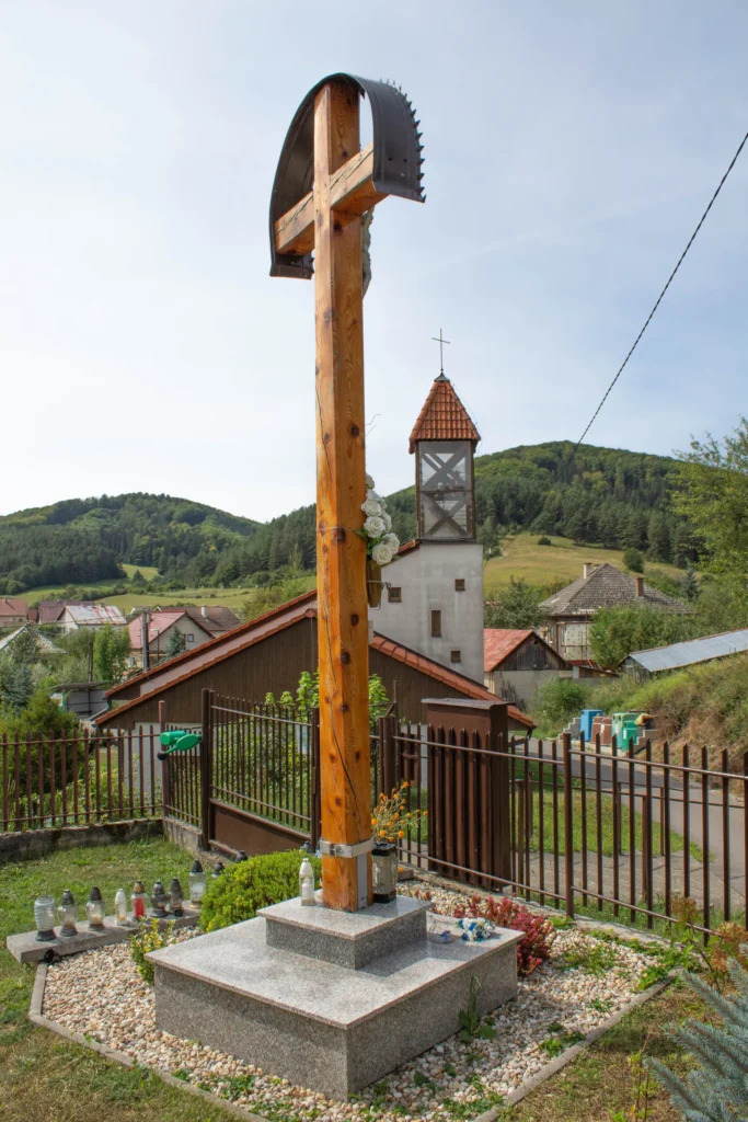 Kríž na cintoríne Kňazová Lehota