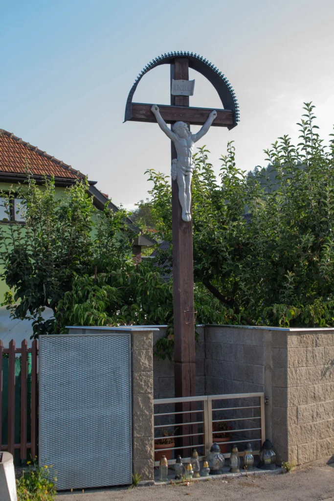 Kríž na rázcestí v Lietave