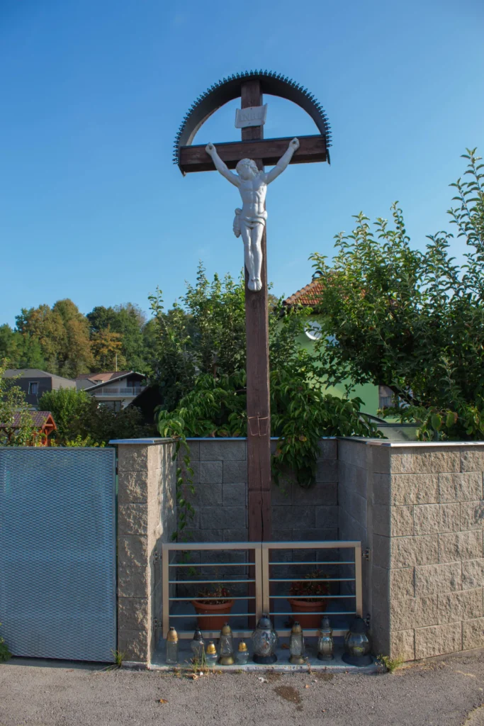 Kríž na rázcestí v Lietave