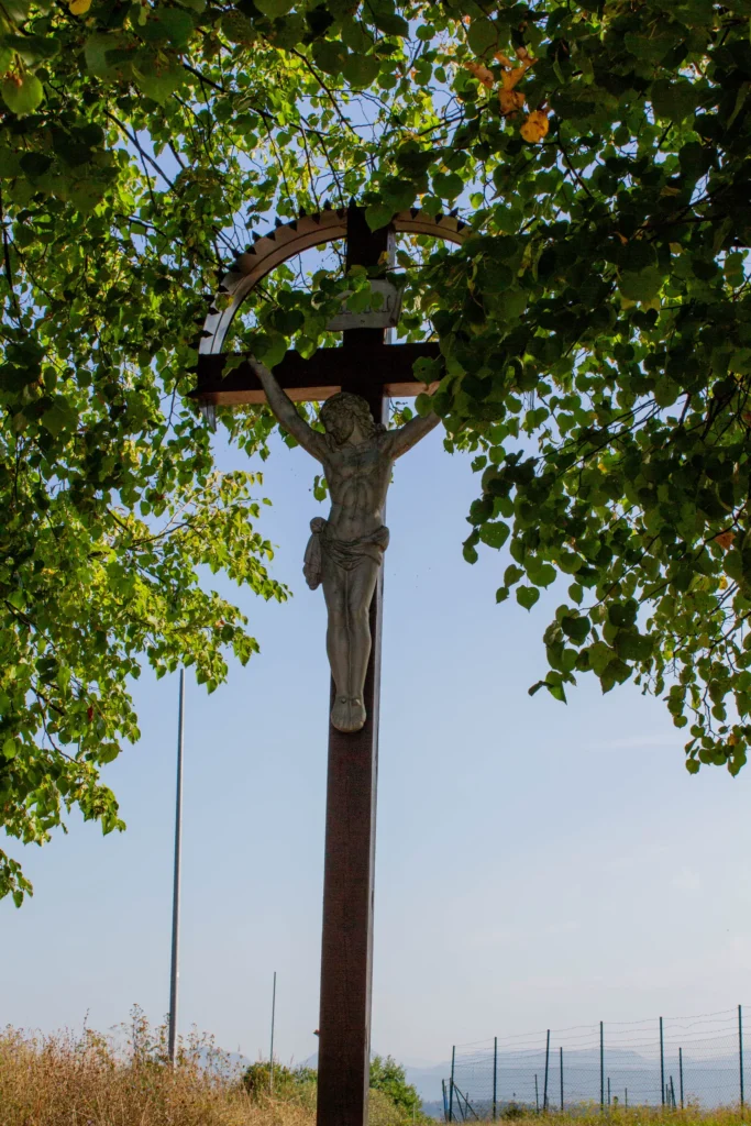 Kríž pri vodojeme v Lietave