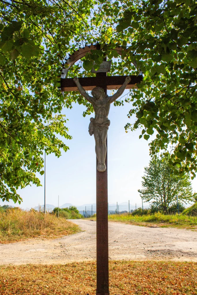 Kríž pri vodojeme v Lietave