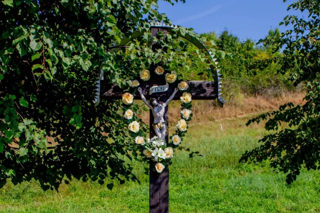 Kríž pri hlavnej ceste v Lietavskej Závadke